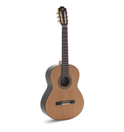 GUITARRA CLÁSICA ADMIRA A4 SERIE ARTESANÍA